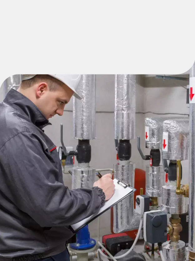 Image d'une unité extérieure de pompe à chaleur installée le long d'un mur