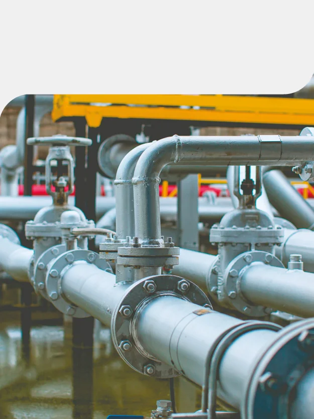 Image d'une unité extérieure de pompe à chaleur installée le long d'un mur